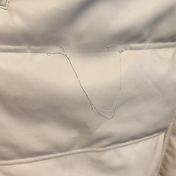 Cream Puffer Vest with Hood - Picture 5 of 6